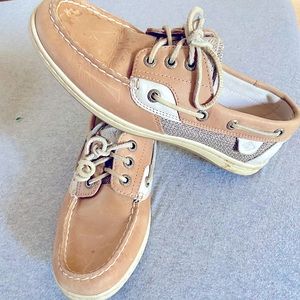 Woman’s means sperrys size 6